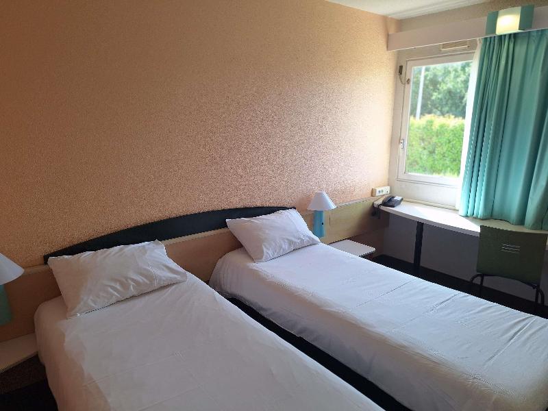 Ibis Setubal image