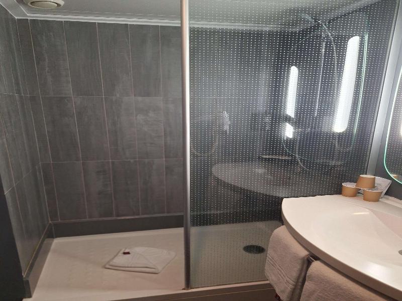 Ibis Setubal image