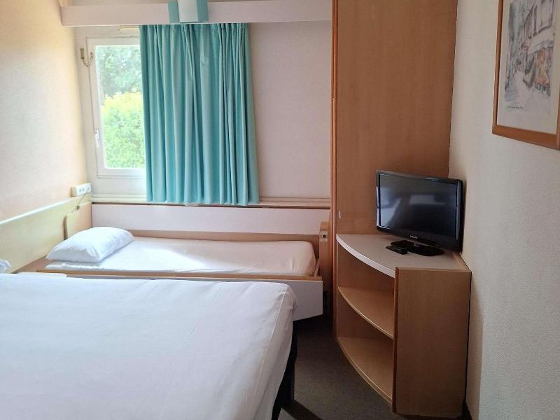 Ibis Setubal image