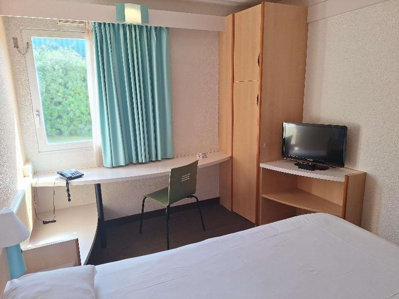Ibis Setubal image