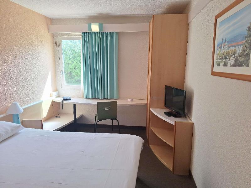 Ibis Setubal image