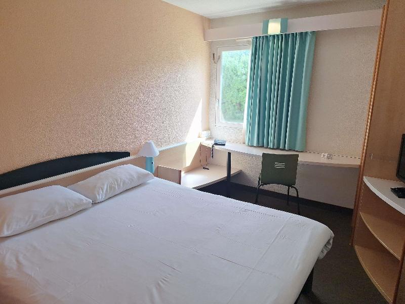 Ibis Setubal image