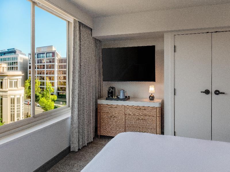 Beacon Hotel DC image