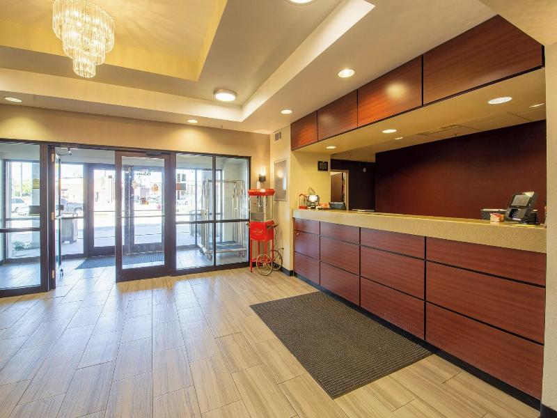 Red Roof Inn & Suites Indianapolis Airport image