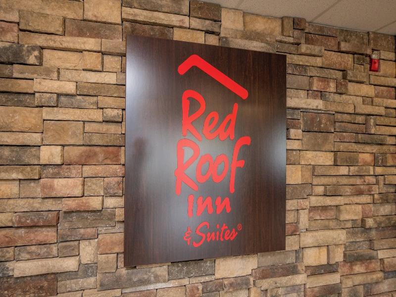 Red Roof Inn & Suites Indianapolis Airport image