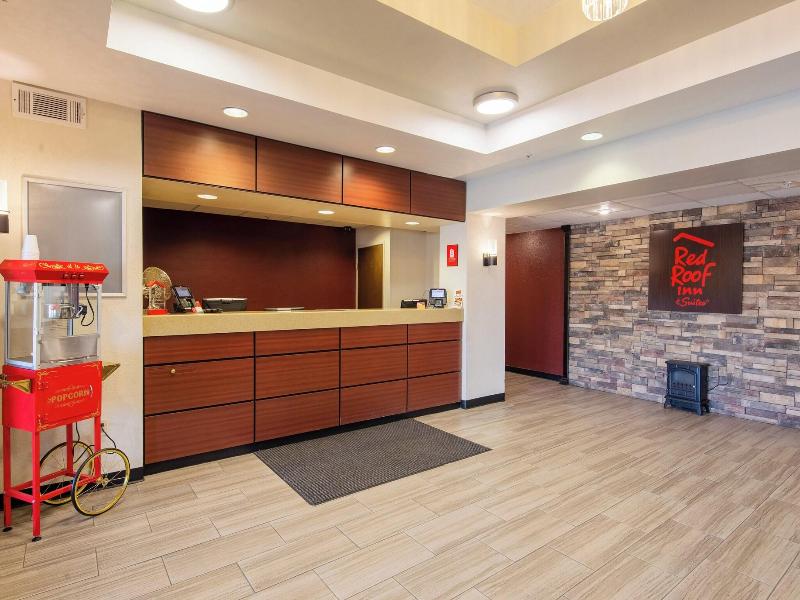 Red Roof Inn & Suites Indianapolis Airport image