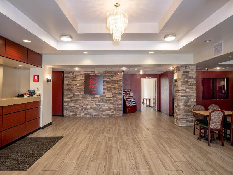 Red Roof Inn & Suites Indianapolis Airport image