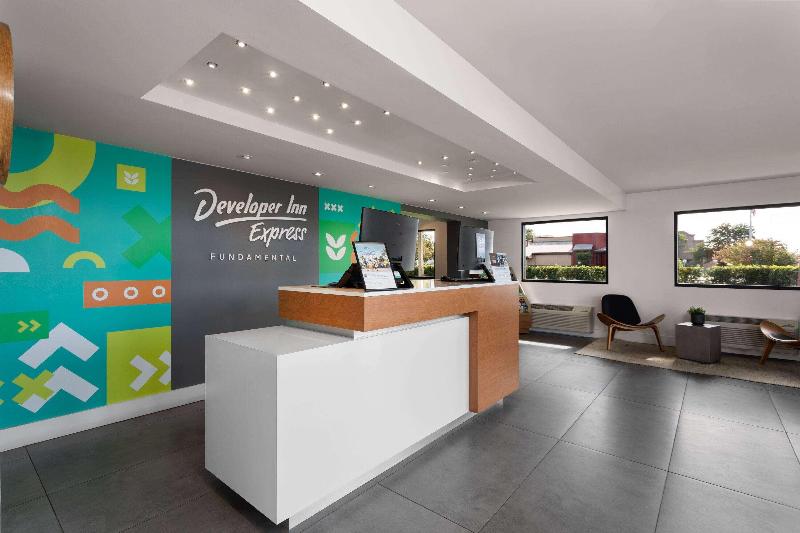 Travelodge by Wyndham Orlando Lake Buena Vista S image