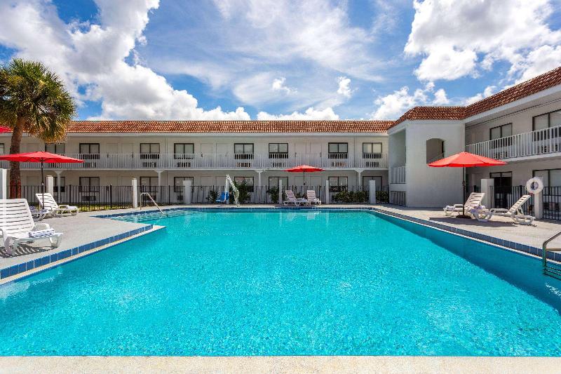 Travelodge by Wyndham Orlando Lake Buena Vista S image