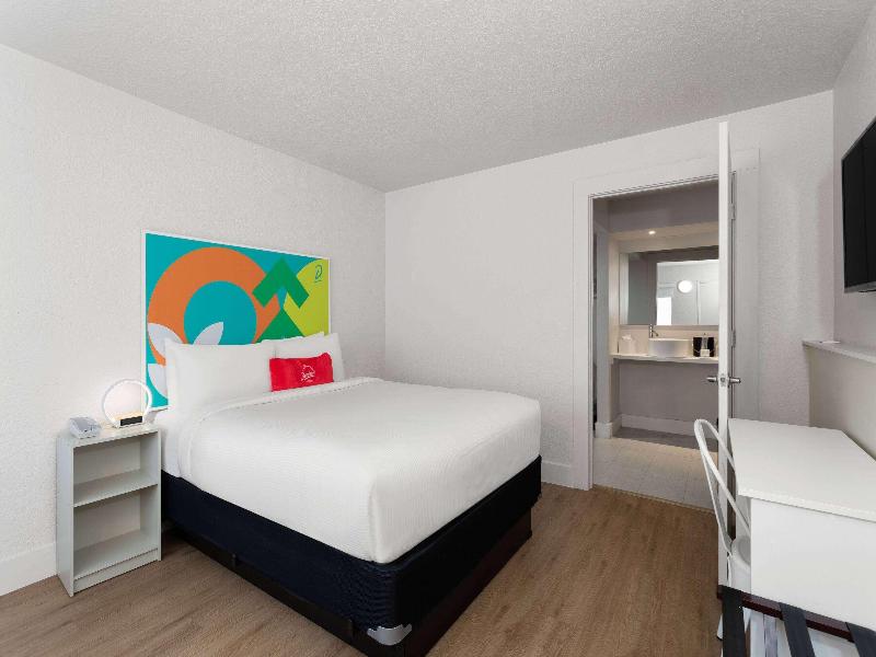 Travelodge by Wyndham Orlando Lake Buena Vista S image