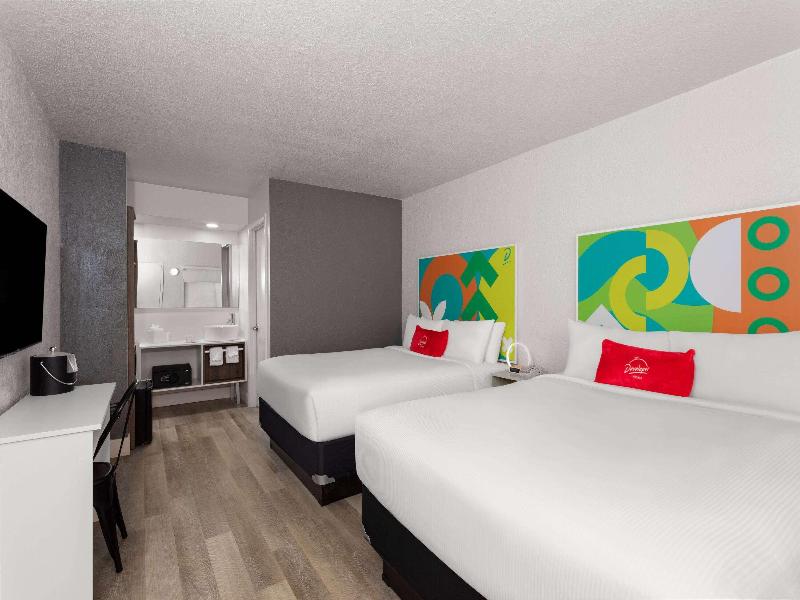 Travelodge by Wyndham Orlando Lake Buena Vista S image