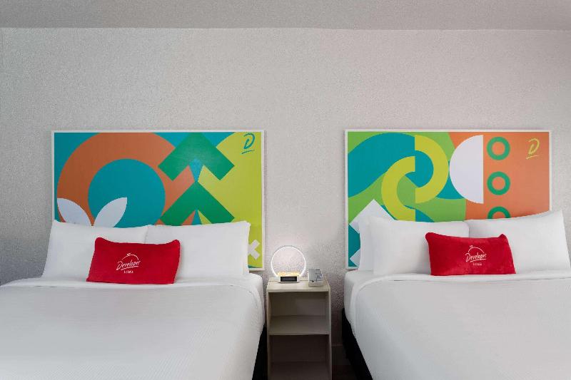 Travelodge by Wyndham Orlando Lake Buena Vista S image