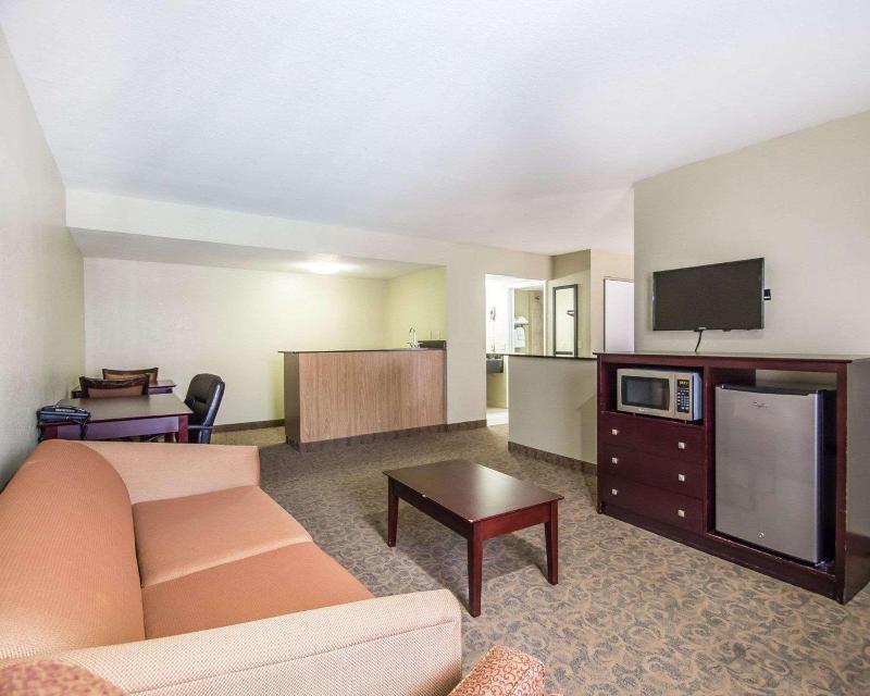 Quality Inn & Suites By The Parks image