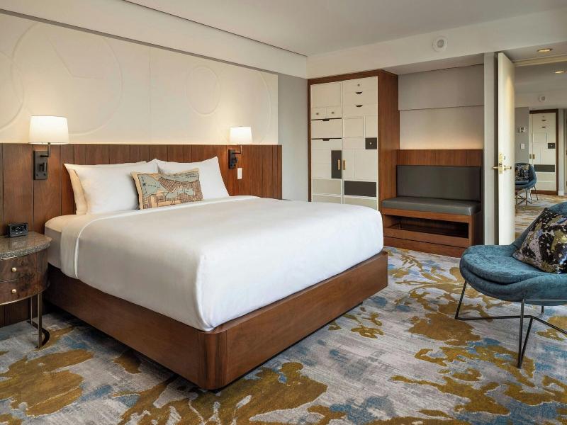 Metropolitan Hotel Vancouver image