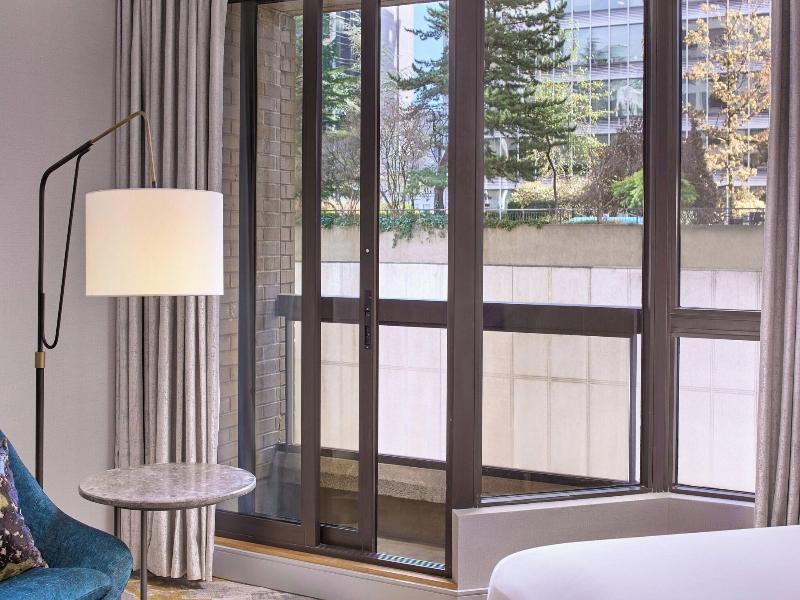 Metropolitan Hotel Vancouver image