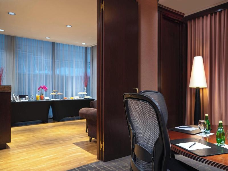Metropolitan Hotel Vancouver image