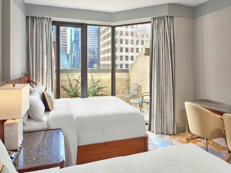 Metropolitan Hotel Vancouver image