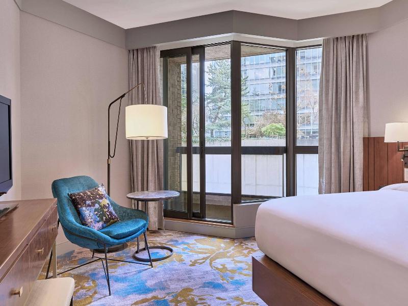 Metropolitan Hotel Vancouver image