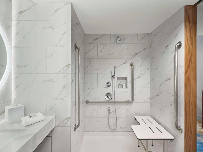 Metropolitan Hotel Vancouver image