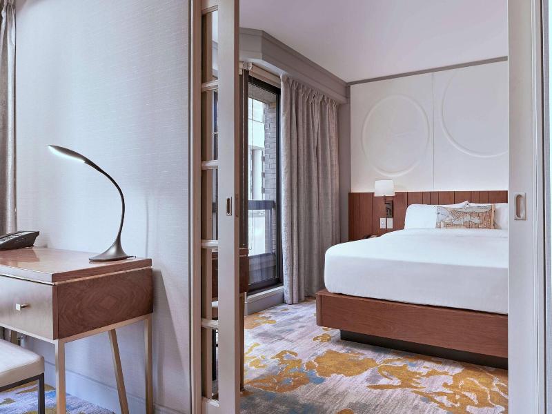 Metropolitan Hotel Vancouver image