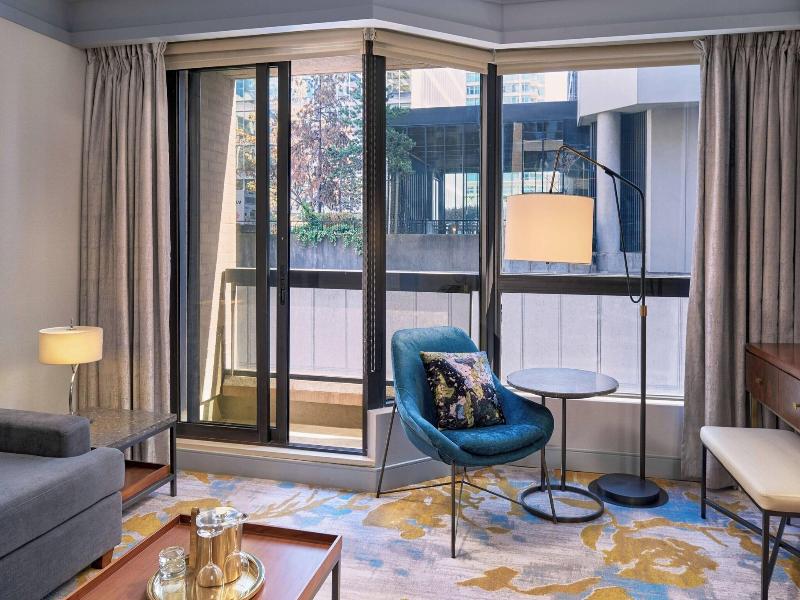 Metropolitan Hotel Vancouver image