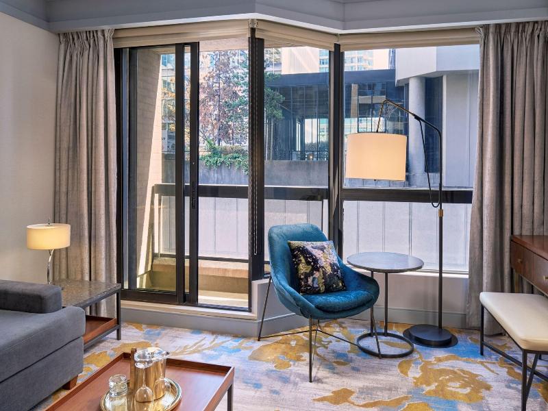 Metropolitan Hotel Vancouver image