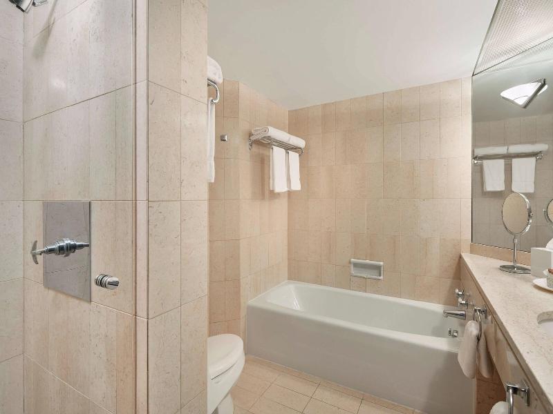 Metropolitan Hotel Vancouver image