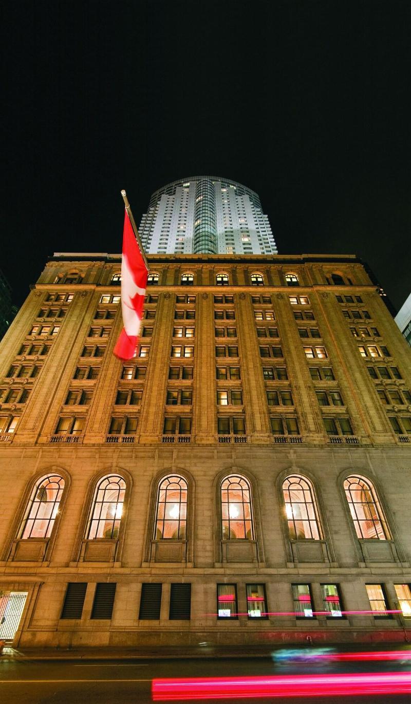 One King West Hotel & Residence