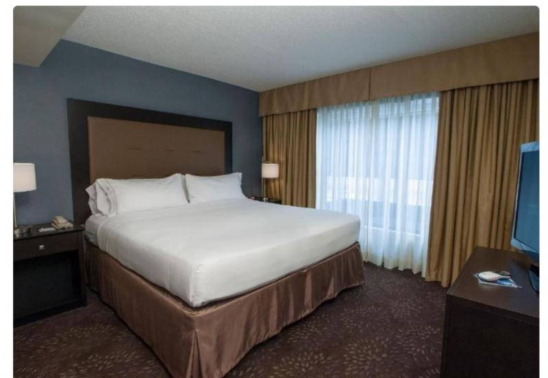 Holiday Inn Express Hotel &Suites Buffalo-Airport