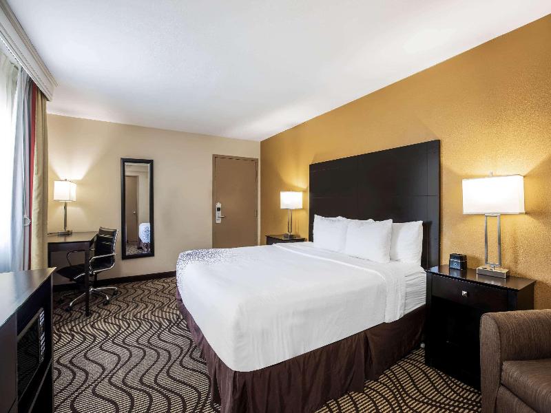 La Quinta Inn Carlsbad image