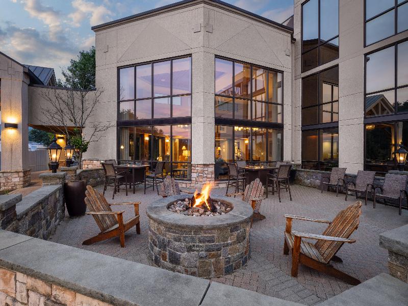 Holiday Inn Resort Lake George Adirondack Area IHG — exterior view