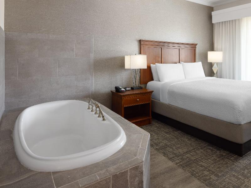 Holiday Inn Resort Lake George Adirondack Area IHG image