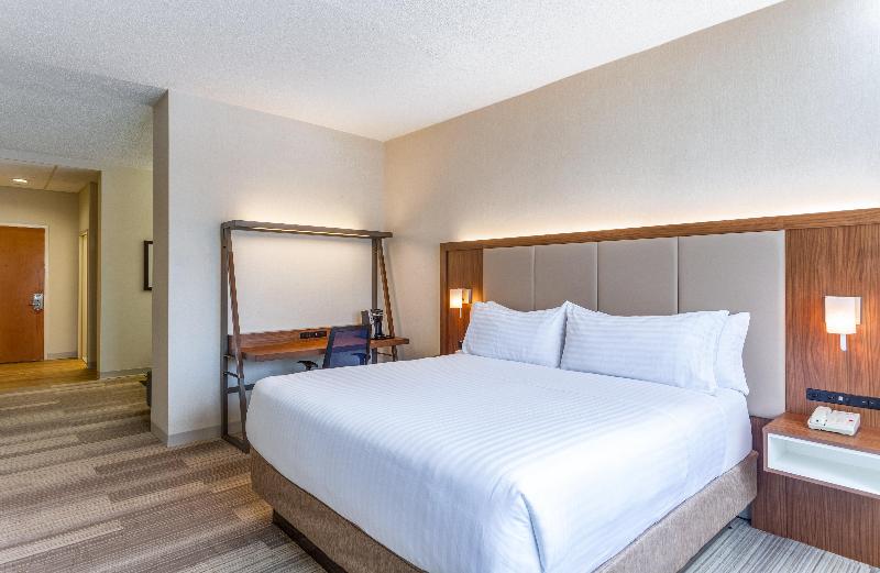 Holiday Inn Express Hauppauge-Long Island image