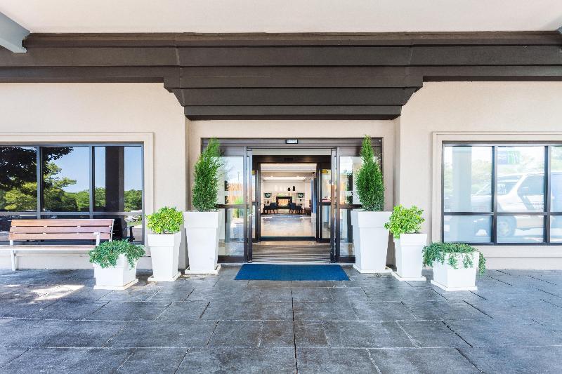 Holiday Inn Express Hauppauge-Long Island image