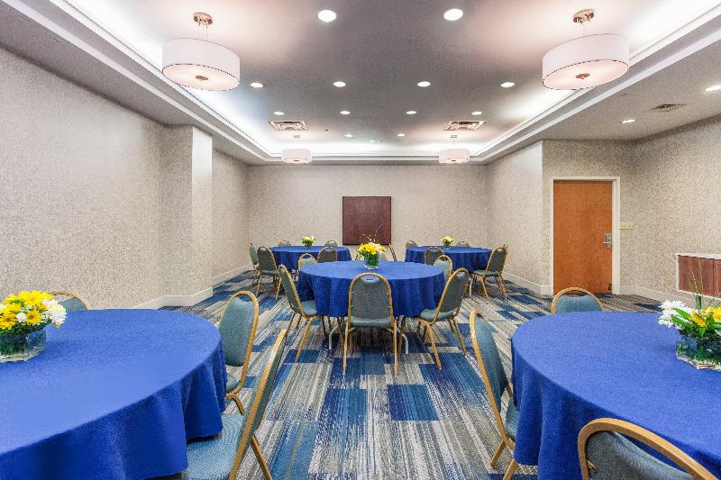 Holiday Inn Express Hauppauge-Long Island image