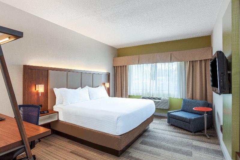 Holiday Inn Express Hauppauge-Long Island image