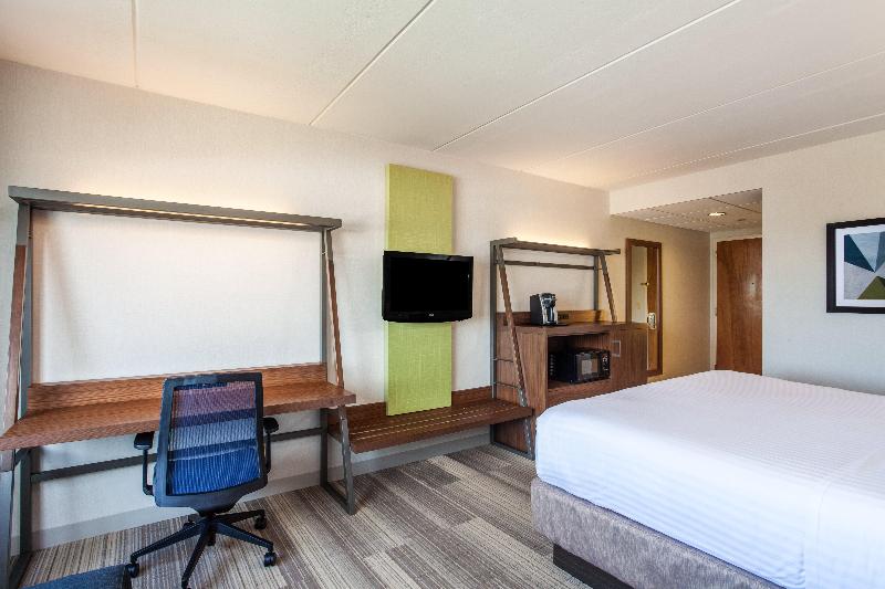 Holiday Inn Express Hauppauge-Long Island image