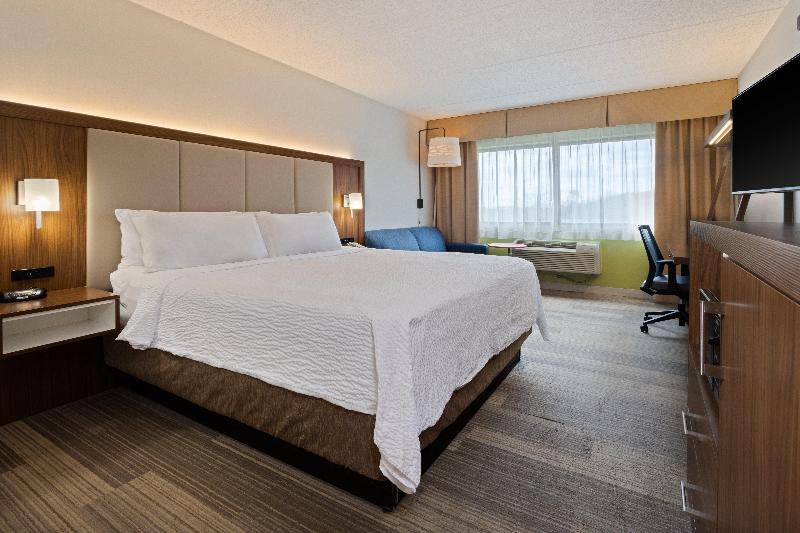 Holiday Inn Express Hauppauge-Long Island image