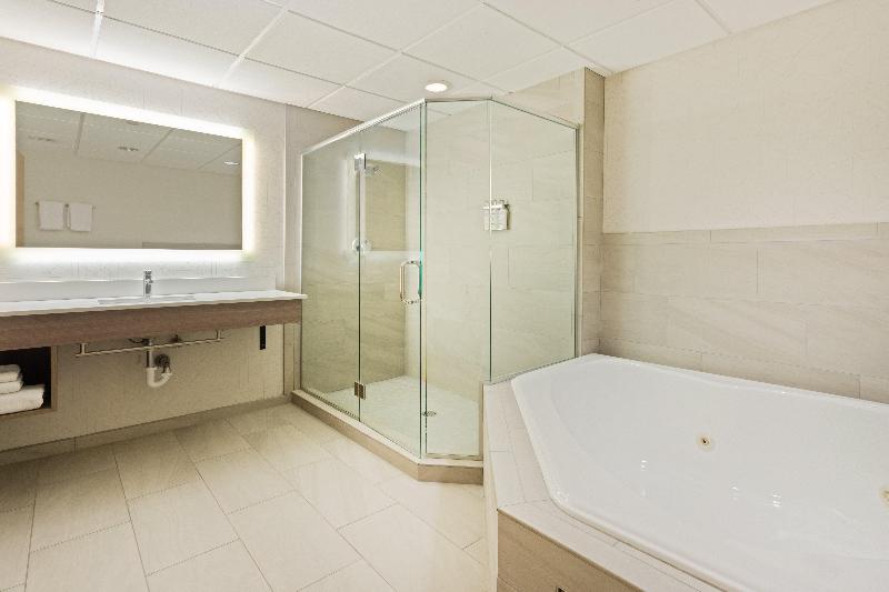 Holiday Inn Express Hauppauge-Long Island image