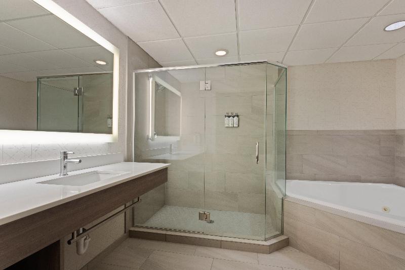 Holiday Inn Express Hauppauge-Long Island image