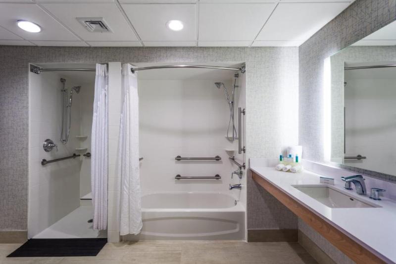 Holiday Inn Express Hauppauge-Long Island image