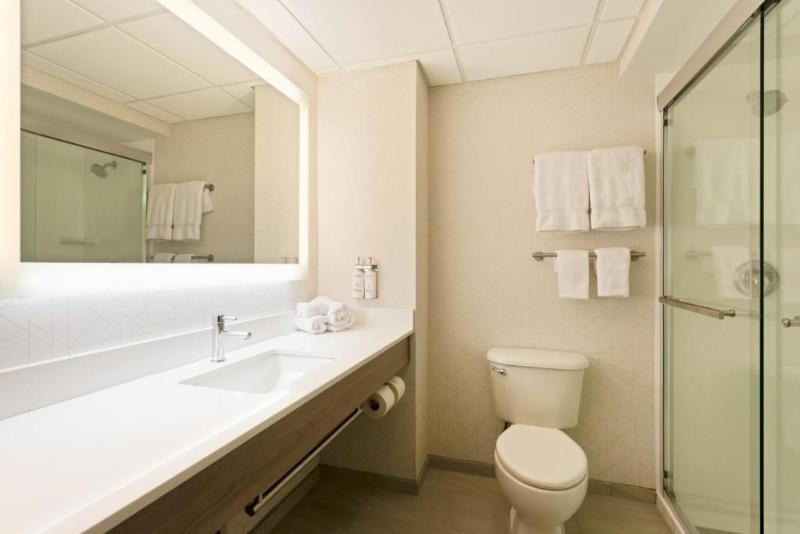 Holiday Inn Express Hauppauge-Long Island image
