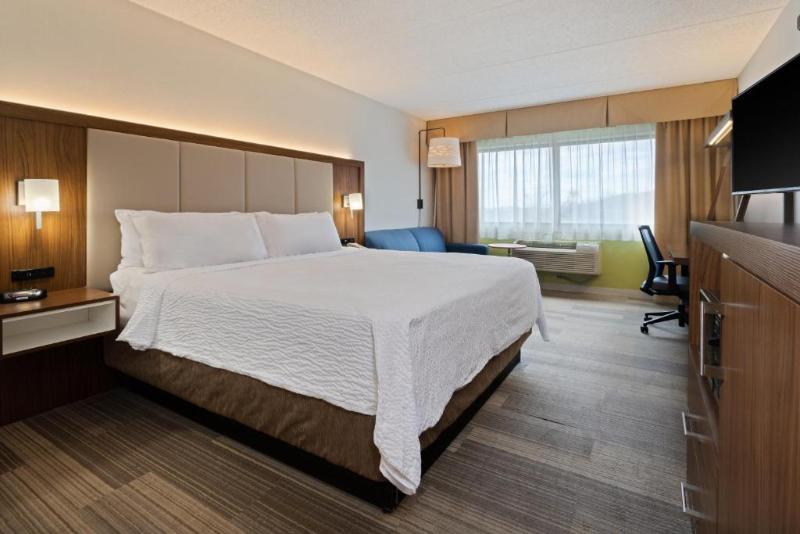 Holiday Inn Express Hauppauge-Long Island image