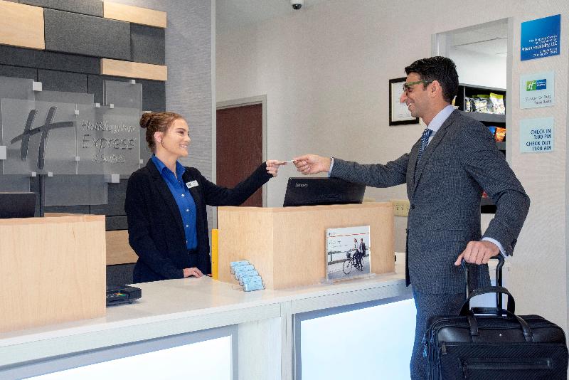 Holiday Inn Express Suites Chester-Monroe-Goshen image