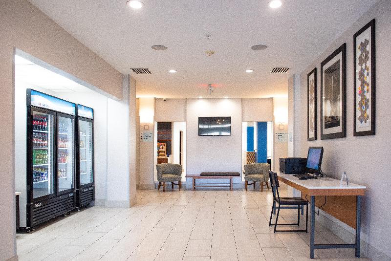 Holiday Inn Express Suites Chester-Monroe-Goshen image