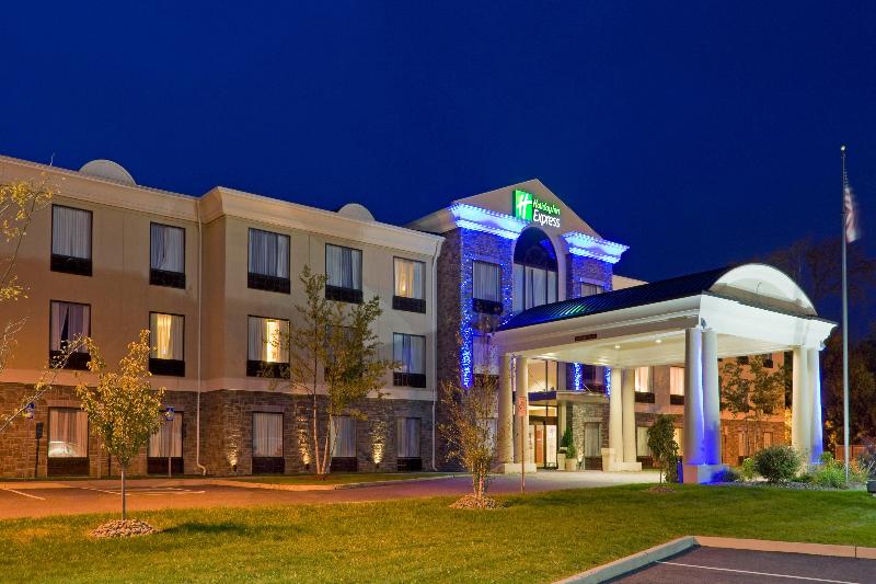 Holiday Inn Express Suites Chester-Monroe-Goshen image