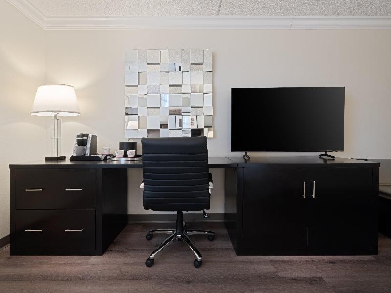 Crowne Plaza Suffern Mahwah image