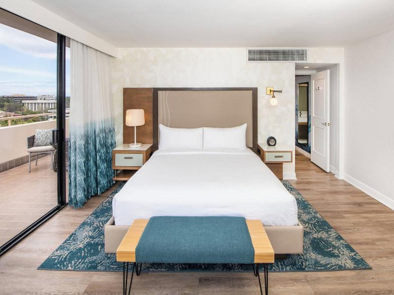 Renaissance Newport Beach Hotel image