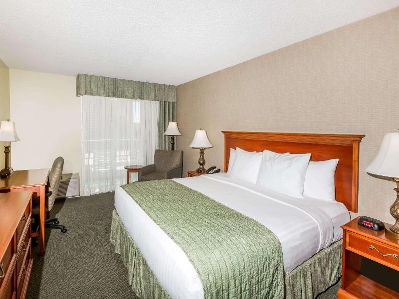 Ramada Plaza by Wyndham Waikiki image