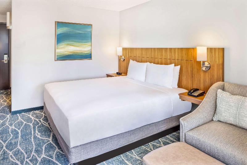 Hyatt Place Waikiki Beach